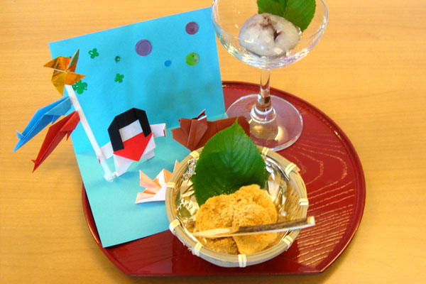 ボランティアさん作成端午の飾りと栄養科によるおやつ